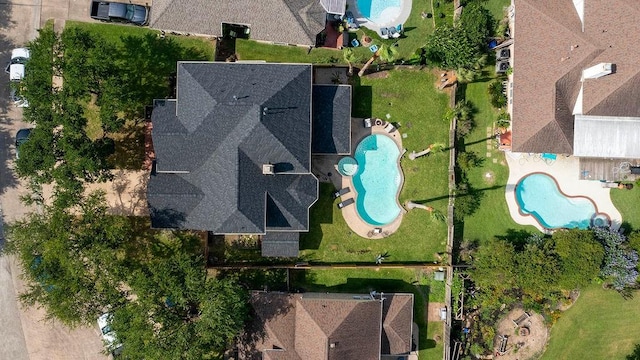 1114 Carriage Ct, Seabrook, TX 77586 - aerial view of property and surrounding area with a pool