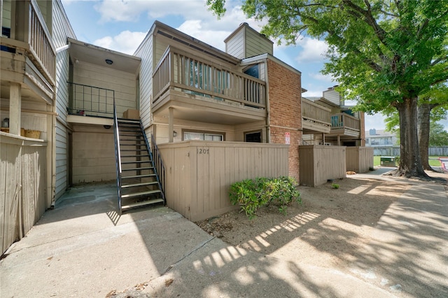 6001 Reims Rd Unit 1207, Houston, TX 77036 - back of property with fence and stairway