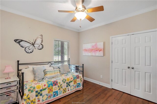 6443 Hardy Weedon Rd, College Station, TX 77845 - bedroom with wood finished floors, baseboards, a closet, crown molding, and ceiling fan