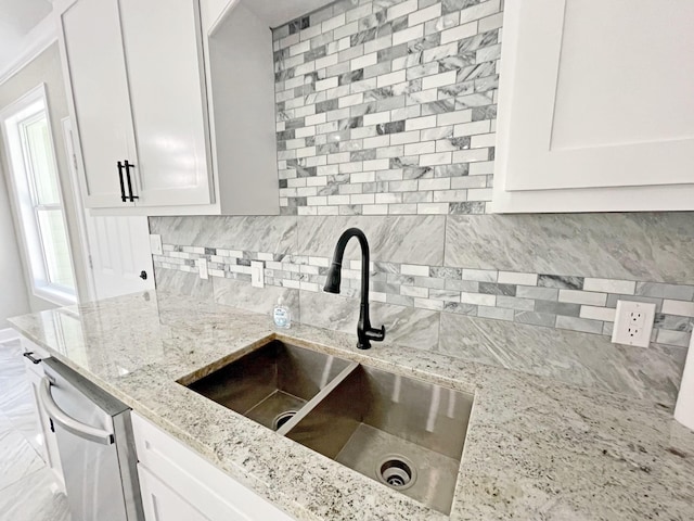 247 Mistletoe, Onalaska, TX 77360 - kitchen featuring a sink, dishwasher, decorative backsplash, and light stone countertops