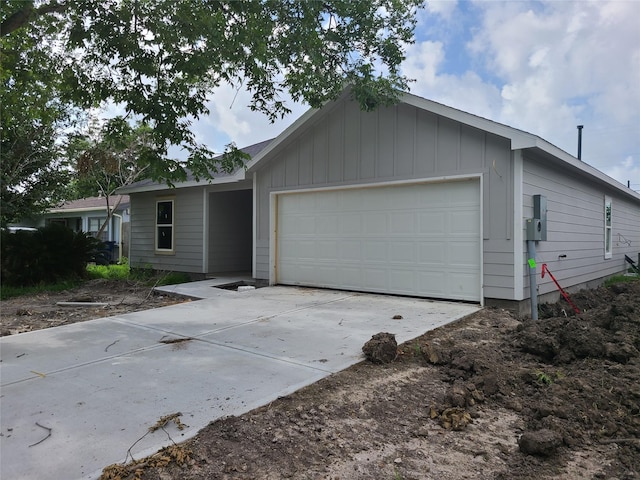 1617 14th Ave N, Texas City, TX 77590 - ranch-style home featuring an attached garage, driveway, and board and batten siding