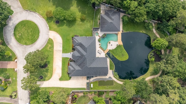 11 Turtle Cove Ct, Kingwood, TX 77346 - aerial view of property and surrounding area with a nearby body of water