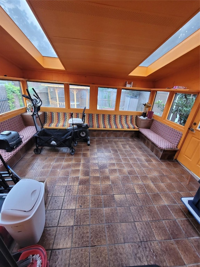 2013 Deats Rd, Dickinson, TX 77539 - exercise room with a skylight