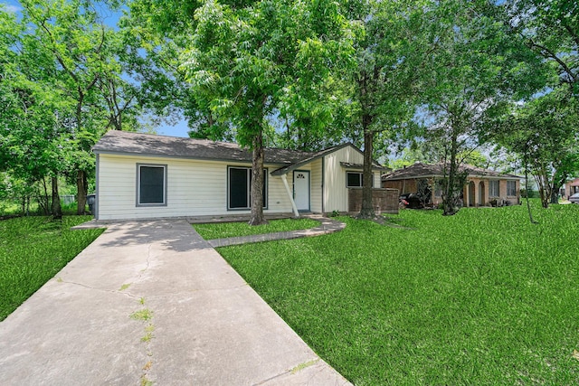7433 Yoe St, Houston, TX 77016 - view of front of house with driveway