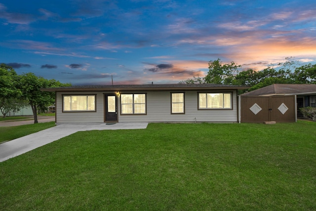 5903 Belneath St, Houston, TX 77033 - ranch-style house featuring a front yard