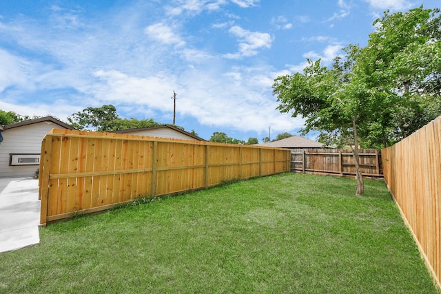 5903 Belneath St, Houston, TX 77033 - view of yard