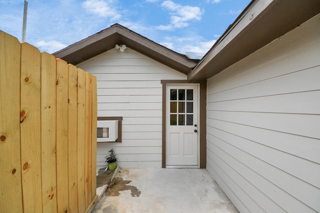 5903 Belneath St, Houston, TX 77033 - doorway to property with a patio