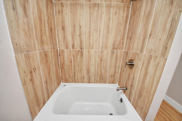 5903 Belneath St, Houston, TX 77033 - view of full bathroom
