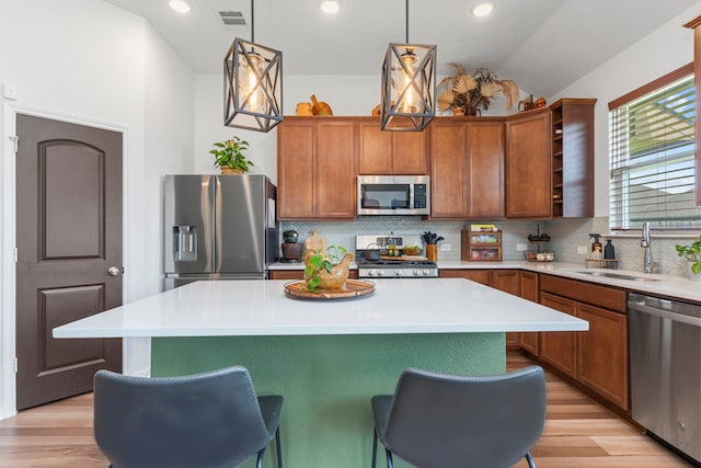 3221 Climbing Gardens Ct, Conroe, TX 77301 - kitchen with appliances with stainless steel finishes, a sink, vaulted ceiling, tasteful backsplash, and light wood-style floors