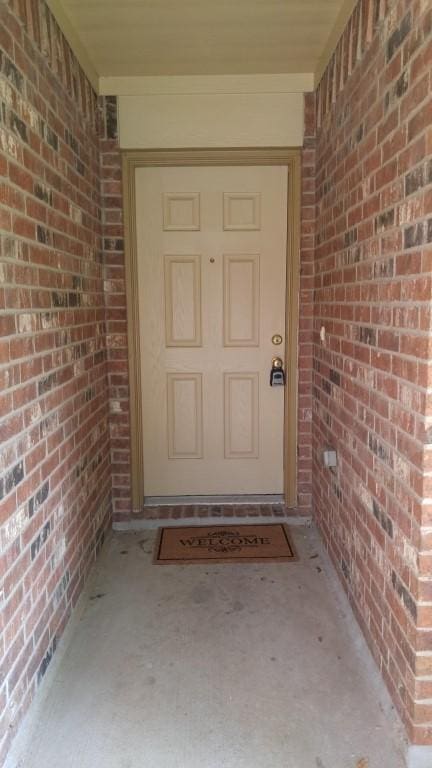2902 Winslow Forest Ln, Houston, TX 77047 - property entrance featuring brick siding