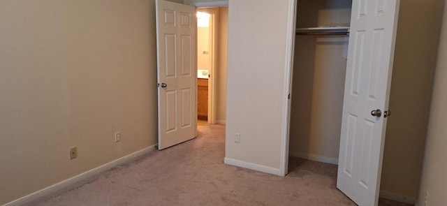2902 Winslow Forest Ln, Houston, TX 77047 - unfurnished bedroom featuring light carpet, baseboards, and a closet