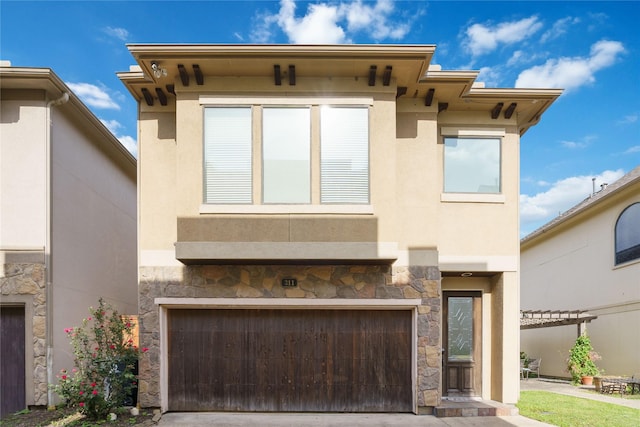 311 Gregg St, Houston, TX 77020 - view of front of property with stone siding, stucco siding, and a garage