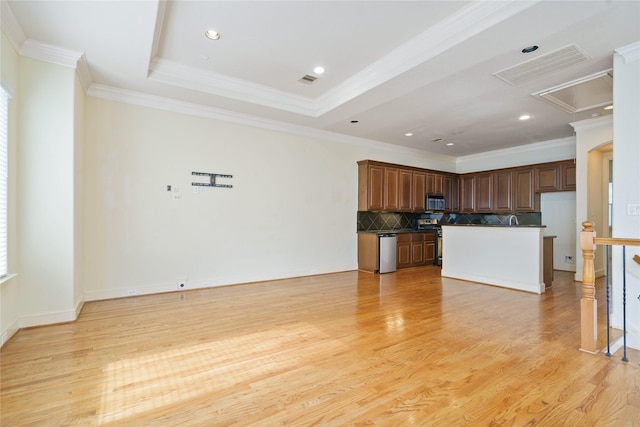 311 Gregg St, Houston, TX 77020 - kitchen with appliances with stainless steel finishes, open floor plan, dark countertops, decorative backsplash, and light wood-style flooring