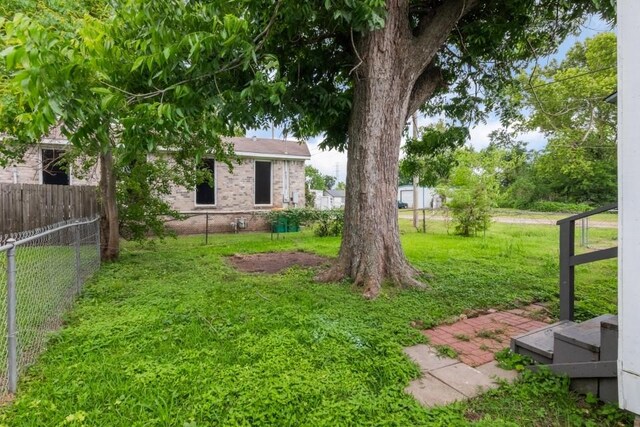 109 Porter St, La Marque, TX 77568 - view of yard
