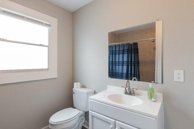 109 Porter St, La Marque, TX 77568 - full bath featuring plenty of natural light, vanity, toilet, and baseboards