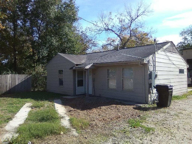 4102 Red Haw Ln, Houston, TX 77022 - bungalow-style home with a shingled roof