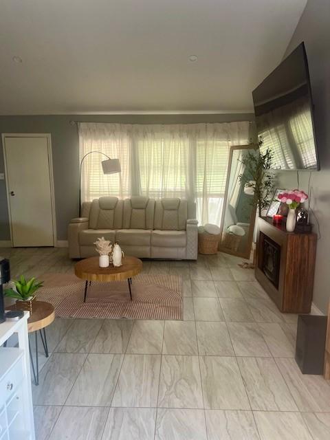 17102 Dewgrass Dr, Houston, TX 77060 - view of living area