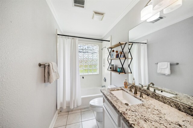 5224 Shorewood Dr, Willis, TX 77318 - full bath featuring crown molding, toilet, vanity, shower / tub combo with curtain, and baseboards