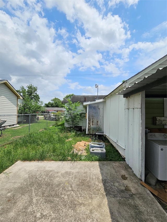 3131 Vintage St, Houston, TX 77026 - view of yard with washer / clothes dryer and a patio area