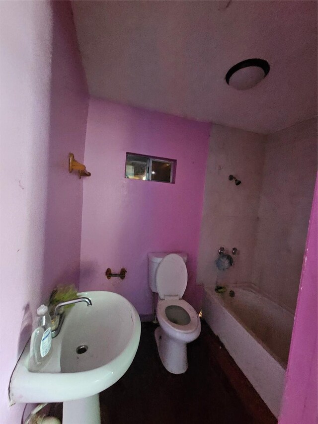 3131 Vintage St, Houston, TX 77026 - bathroom with a sink and toilet
