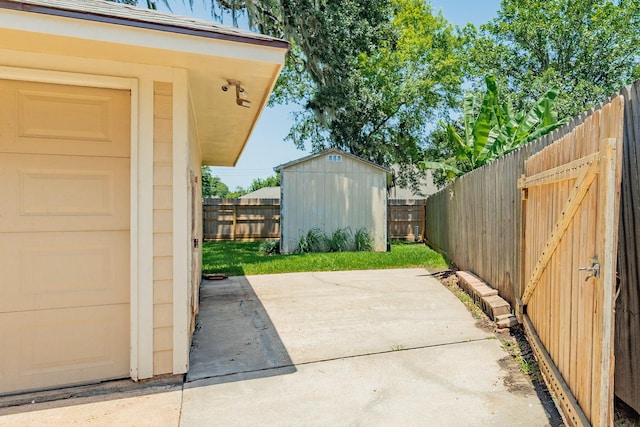 333 Banyan Dr, Lake Jackson, TX 77566 - fenced backyard featuring a patio area