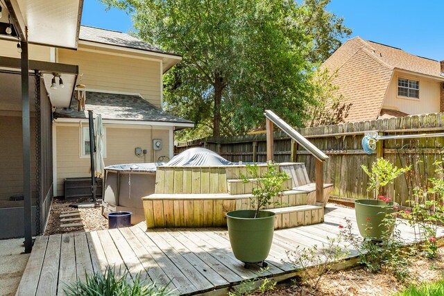 333 Banyan Dr, Lake Jackson, TX 77566 - wooden terrace featuring a hot tub