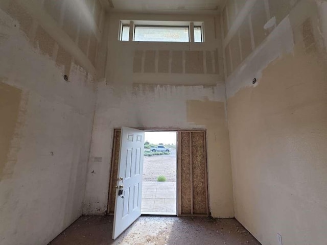 14026 Bradley Rd, Clint, TX 79938 - entryway featuring a towering ceiling