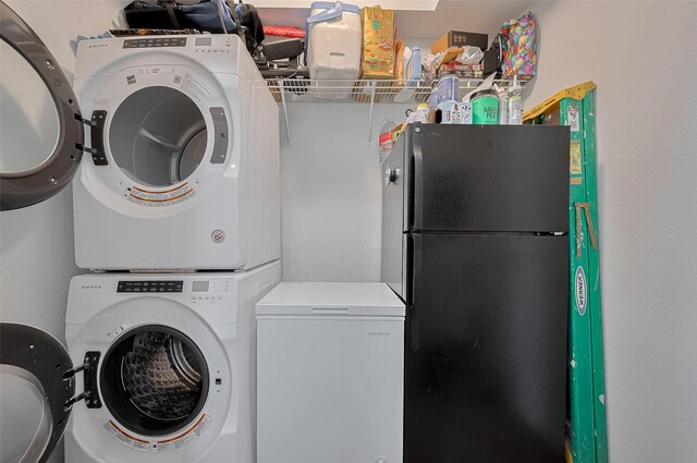 4515 Briar Hollow Pl Unit 307, Houston, TX 77027 - laundry area featuring stacked washer and clothes dryer