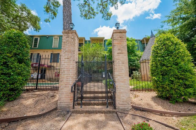 4515 Briar Hollow Pl Unit 307, Houston, TX 77027 - view of gate