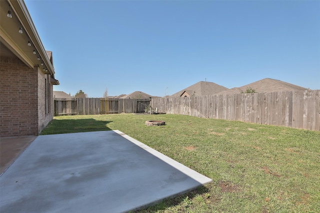 10014 Mahaffey Rd, Tomball, TX 77375 - view of yard with a patio area