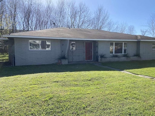 7209 La Salette St, Houston, TX 77021 - ranch-style house featuring a front lawn and brick siding