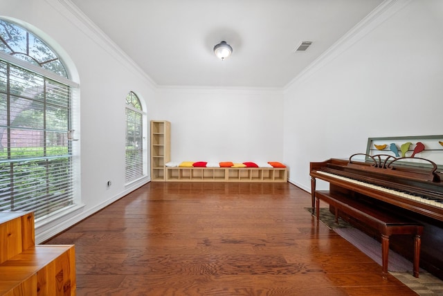 4910 Glen Hollow St, Sugar Land, TX 77479 - living area with crown molding, healthy amount of natural light, wood finished floors, and baseboards