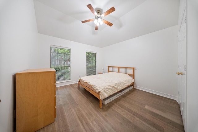 4910 Glen Hollow St, Sugar Land, TX 77479 - bedroom with wood finished floors, lofted ceiling, baseboards, and ceiling fan