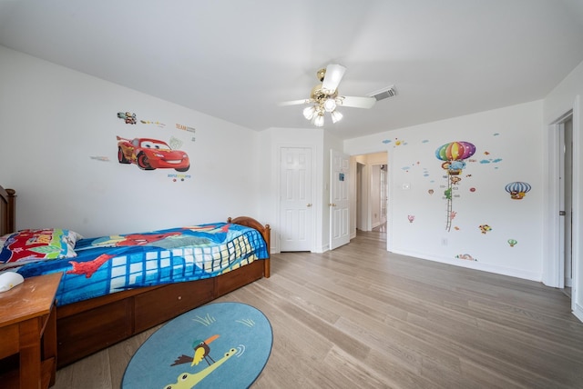 4910 Glen Hollow St, Sugar Land, TX 77479 - bedroom featuring wood finished floors, baseboards, and ceiling fan