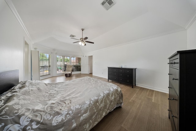 4910 Glen Hollow St, Sugar Land, TX 77479 - bedroom featuring wood finished floors, vaulted ceiling, crown molding, baseboards, and a ceiling fan