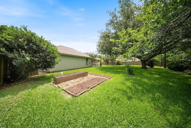 4910 Glen Hollow St, Sugar Land, TX 77479 - view of yard with a garden