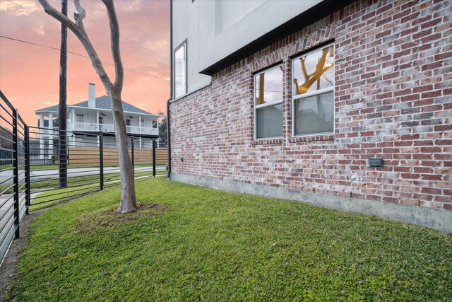 216 W Drew St, Houston, TX 77006 - view of yard