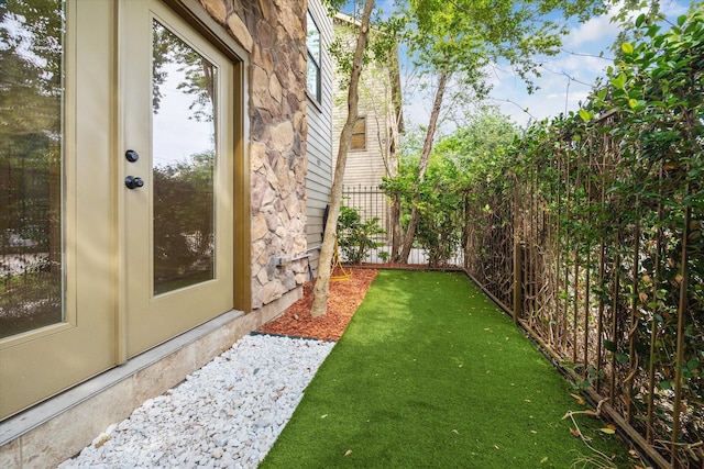 415 Tuam St, Houston, TX 77006 - view of yard