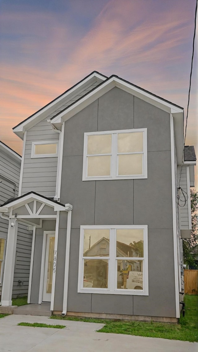 7805 Avenue Ave E, Houston, TX 77012 - back of house at dusk featuring stucco siding