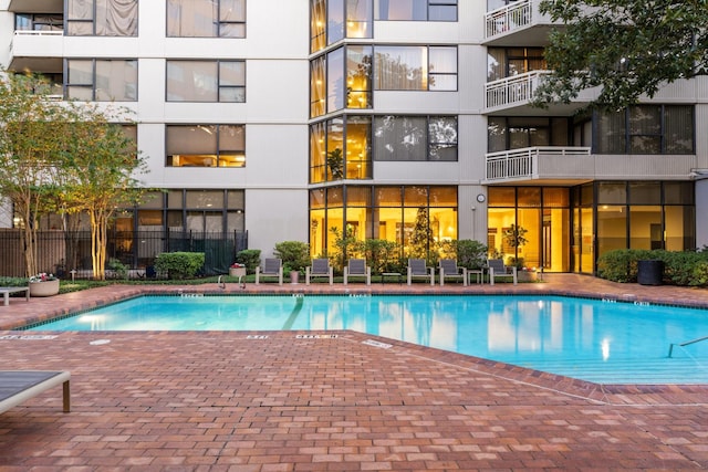14 Greenway Plz Unit 19R, Houston, TX 77046 - view of community pool