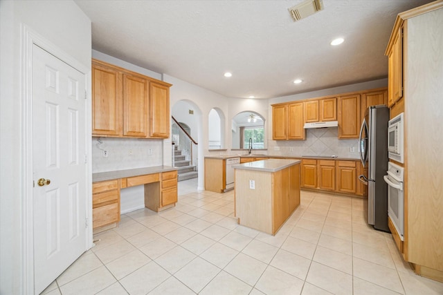 5111 Maple Hill Trl, Houston, TX 77345 - kitchen featuring white appliances, light countertops, a kitchen island, backsplash, and recessed lighting