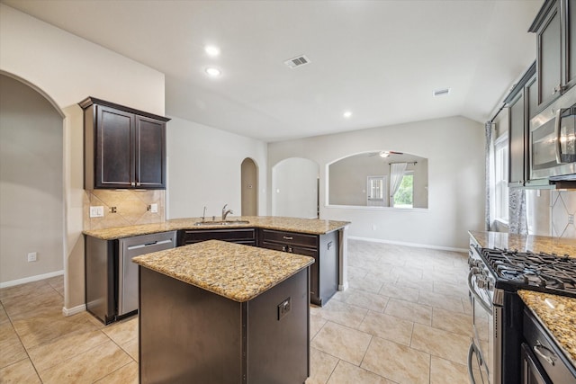 5332 Pointe Spring Xing, Spring, TX 77389 - kitchen with stainless steel appliances, a sink, a peninsula, arched walkways, and recessed lighting