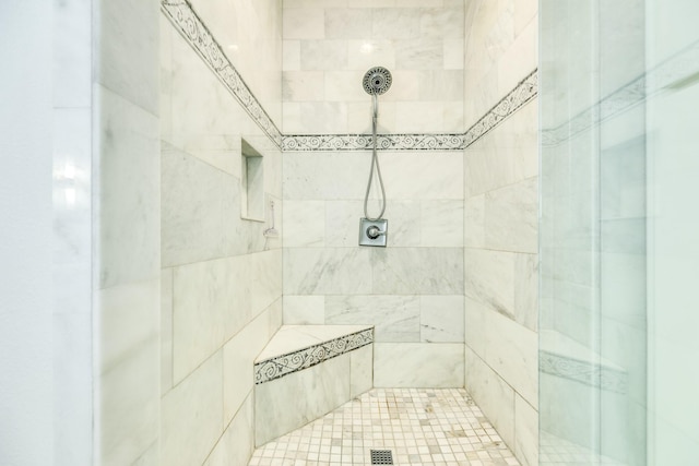 998 Austin Dr, Gilchrist, TX 77617 - bathroom with tiled shower