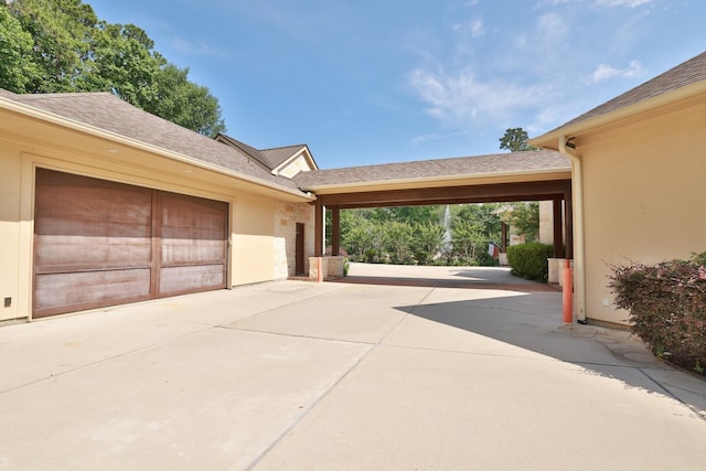 9502 Clubhouse Cir, Magnolia, TX 77354 - garage featuring driveway
