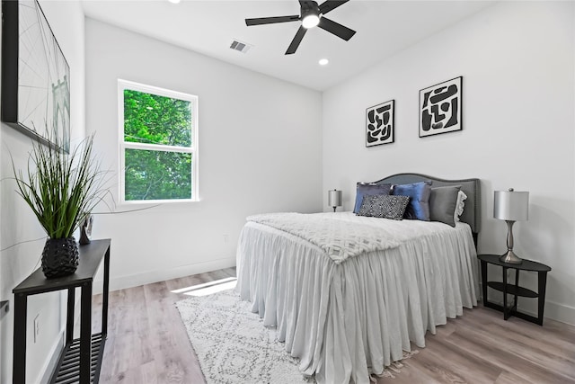 7212 England St, Houston, TX 77021 - bedroom with baseboards, recessed lighting, light wood finished floors, and ceiling fan