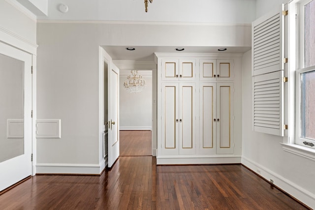 1700 Main St Unit 7B, Houston, TX 77002 - interior space with ornamental molding, dark wood-style flooring, baseboards, a smoke detector, and a chandelier