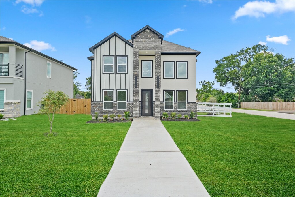 8102 Lanham Ln Unit A, Houston, TX 77075 - photo 1