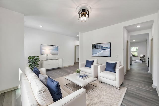 4 Hanover Ln, Panorama Village, TX 77304 - living room featuring wood finished floors, recessed lighting, and baseboards