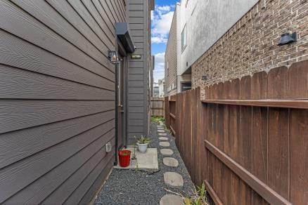 1804 Schweikhardt St, Houston, TX 77020 - view of side of home