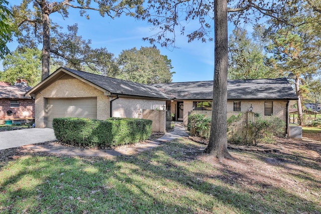 148 S Oak Bluff St, Trinity, TX 75862 - ranch-style home with brick siding, a garage, and concrete driveway